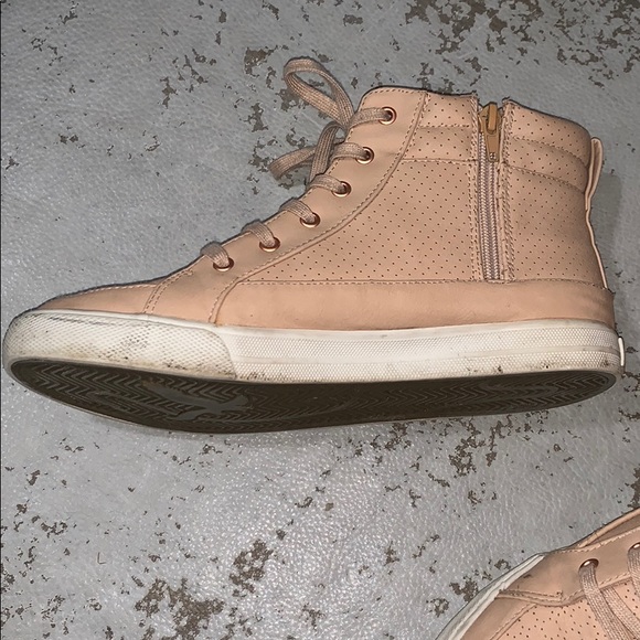 Shoes - Picture 4 of 4